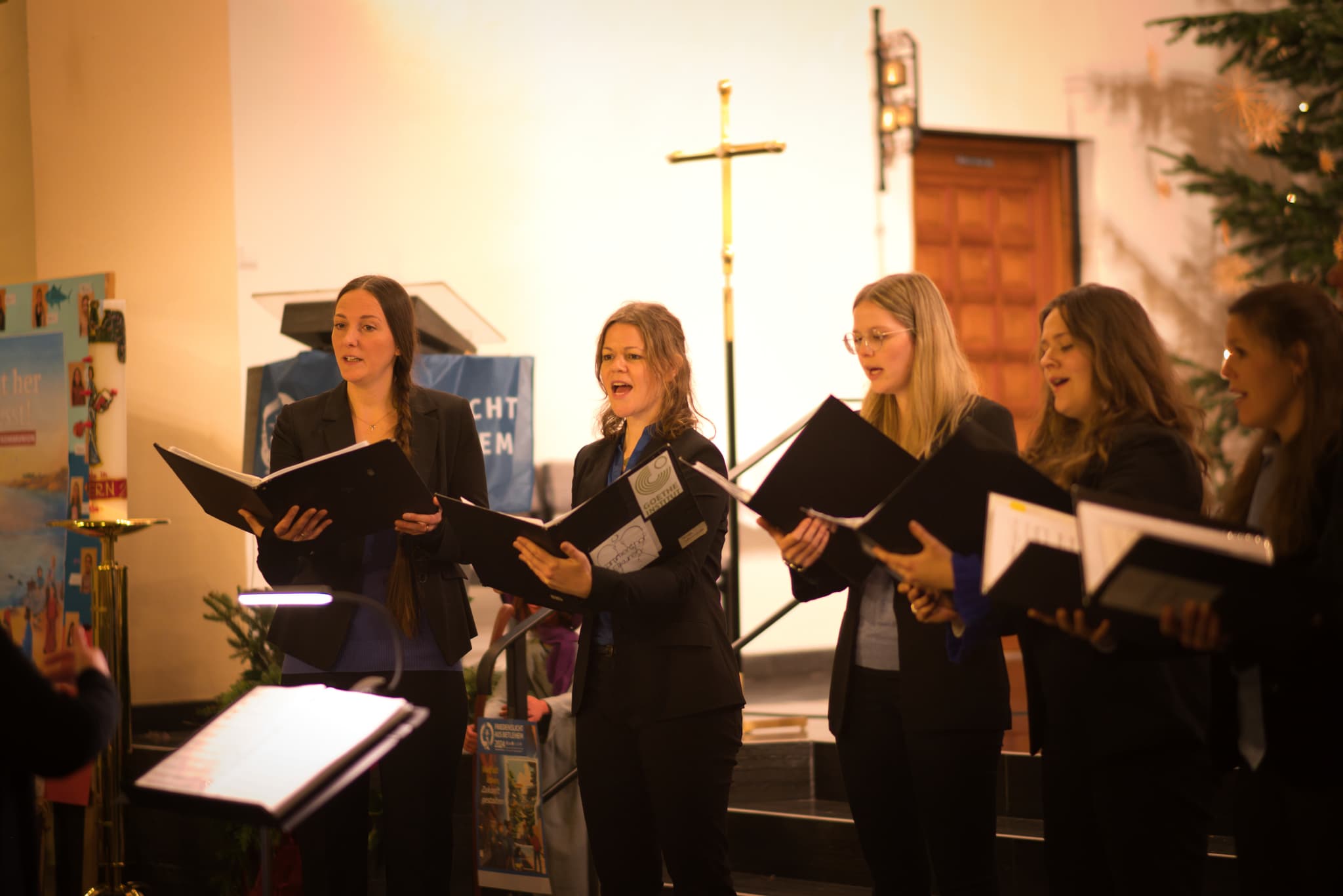 Das musical team während eines Auftritts